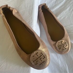 Tory Burch metallic sea shell pink minnie travel ballet flats, Size 8.5